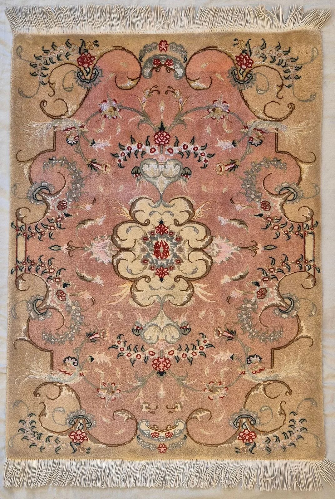 IRÁNI TABRIZ 50-RAJ KÉZI CSOMÓZÁSÚ GYAPJÚ SZŐNYEG