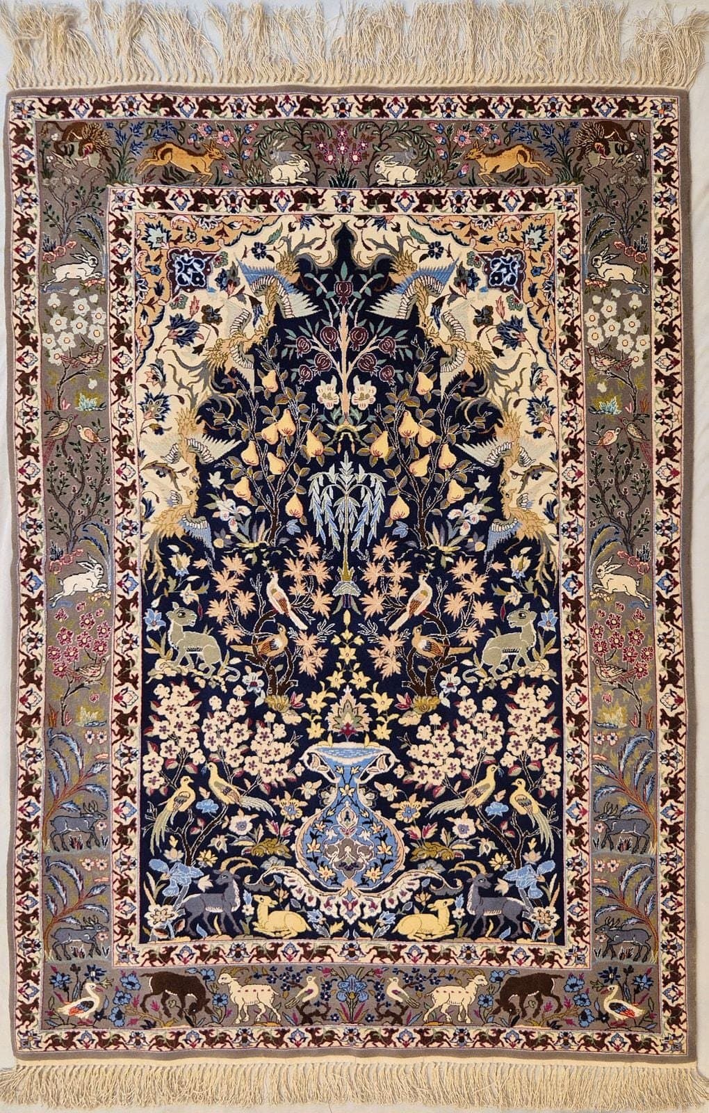 IRÁNI ISFAHAN KÉZI CSOMÓZÁSÚ SZŐNYEG